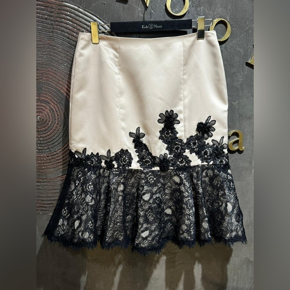 Source Unknown Cream and Black Floral Lace Pencil Skirt